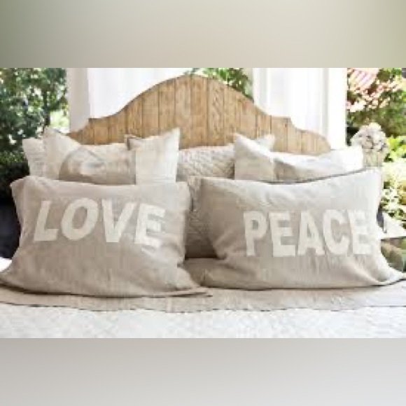 Jilly Box x Pom Pom at Home - Peace and Love Pillow Sham Set, Spring 2023 - Picture 4 of 5